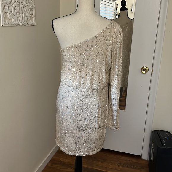 Endless Rose One-Shoulder Sequin Minidress - Picture 2 of 6
